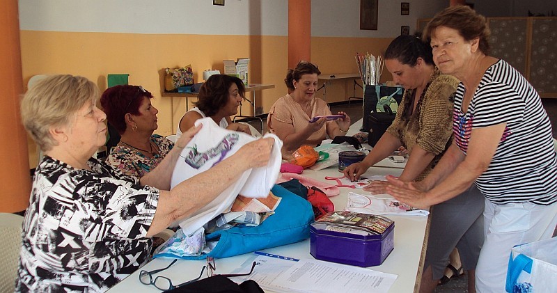 La Red de Vecinos imparte talleres sociales para apoyar a las familias