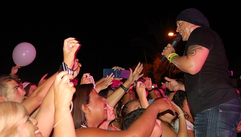 Noche inolvidable en el Merengazo de Elvis Crespo en Arguinegu�n