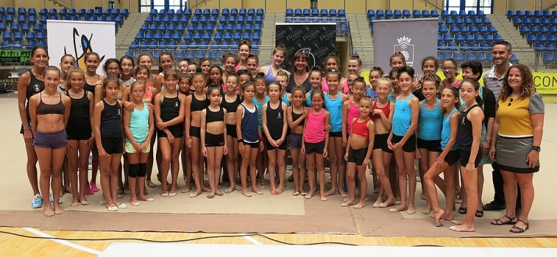 La gimnasta ol�mpica Ucraniana Alina Maksymenko imparte un campus en Santa Luc�a