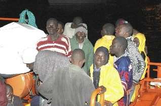 Rescatan a 22 inmigrantes en una patera al sur de Gran Canaria