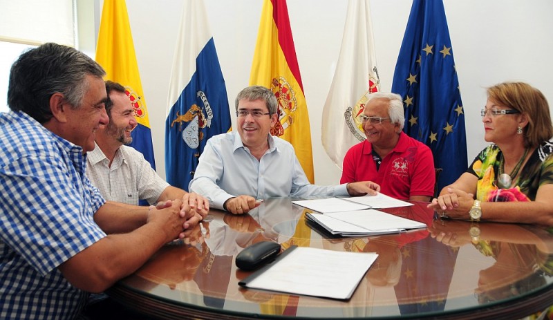 Tirajana y Universo Unido sellan un convenio para becar a 10 universitarios