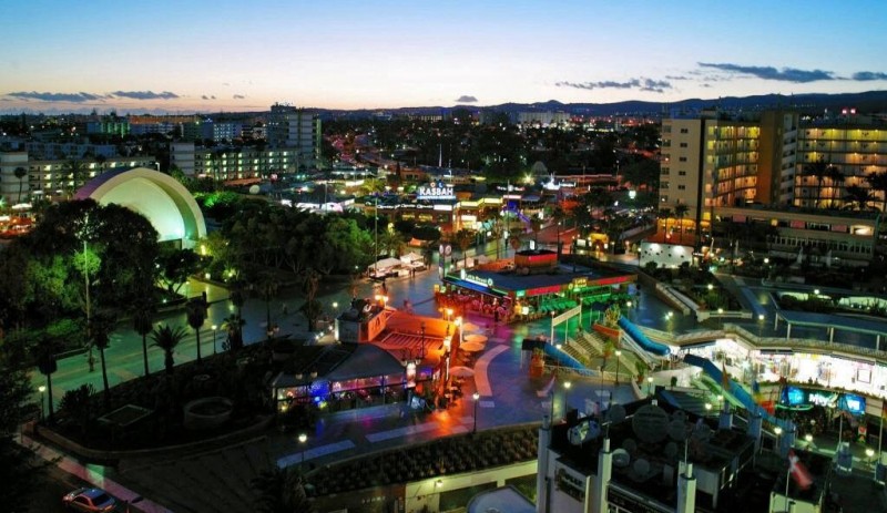 La FEHT reclama un mayor control de los botellones en zonas tur�sticas donde menores de edad consumen alcohol