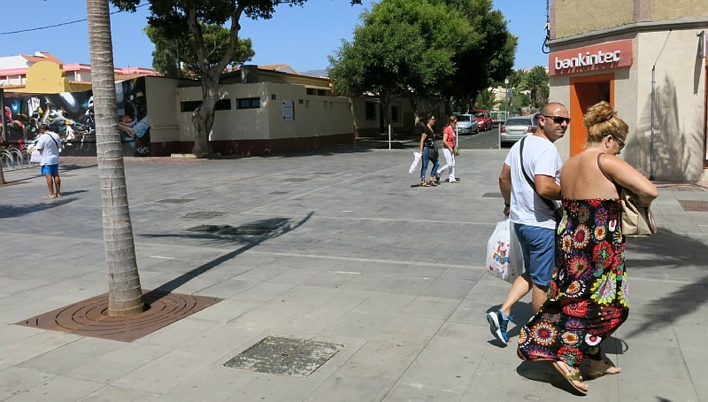 Crece la zona peatonal de Vecindario al integrarse calles transversales al paseo comercial 