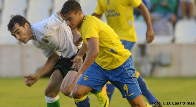 Las Palmas  remonta  al Racing de Santander  y vence  1-2