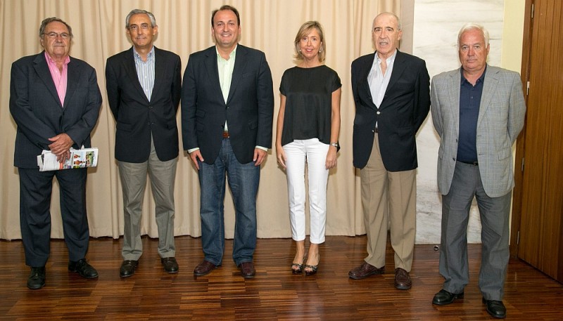 El Gobierno concede los premios de Turismo 2014 al CIT Puerto de la Cruz y a la creadora de �Canaria Travel�