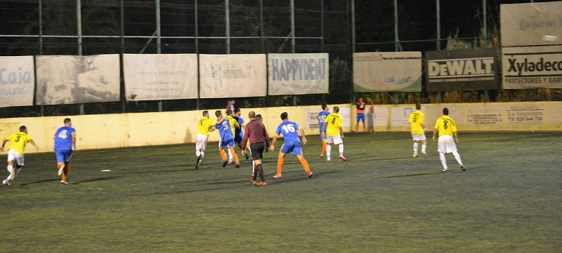 El San Fernando  arranca un empate ante un duro C.F. San Mateo   