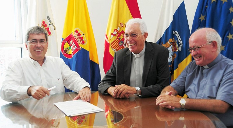 Tirajana y la Di�cesis acuerdan digitalizar el Archivo Parroquial 