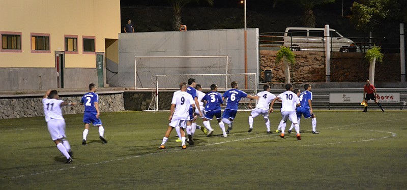 La U.D. San Fernando vence por un contundente 3-0 al  San Antonio