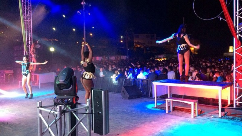 M�s de 6 mil personas dan la bienvenida al 2015 en la Fiesta Fin de A�o Costa Mog�n 