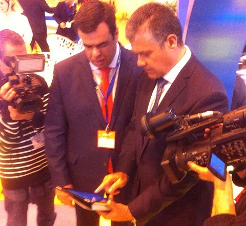 Mog�n presenta la aplicaci�n m�vil del municipio en cuatro idiomas