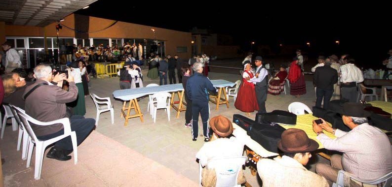 Castillo del Romeral bail� con seis grupos de cuerdas