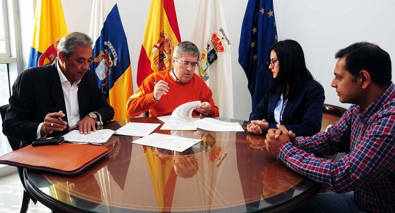 Esculturas con mensajes de paz en el Campo Internacional