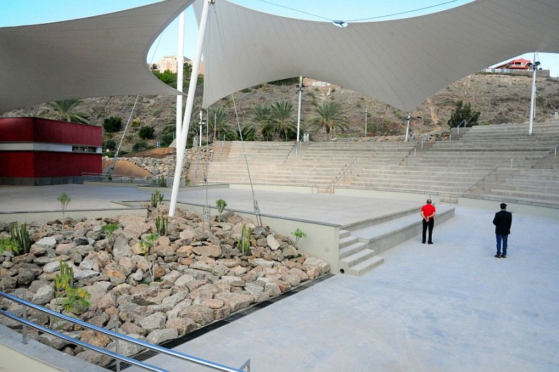 Electrifica y amplia el auditorio del Parque del Sur