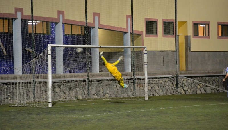 La U.D. San Fernando vence a la A.D. Hurac�n  2 - 1 