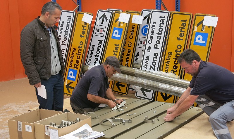 M�s de cien nuevas se�ales orientan los puntos de inter�s de Vecindario 