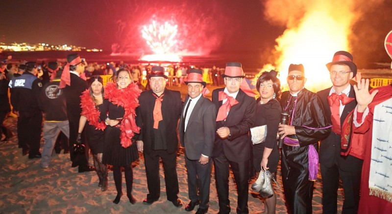El Faron Rouge se apaga con la quema de la Sardina del CanCarnaval de Maspalomas