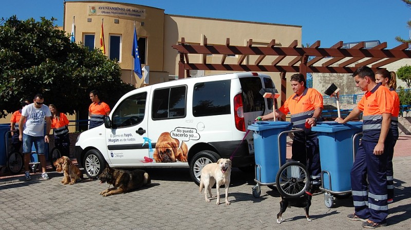 �El perro es tuyo, Mog�n es de tod@s� sale a la calle a concienciar a los vecinos