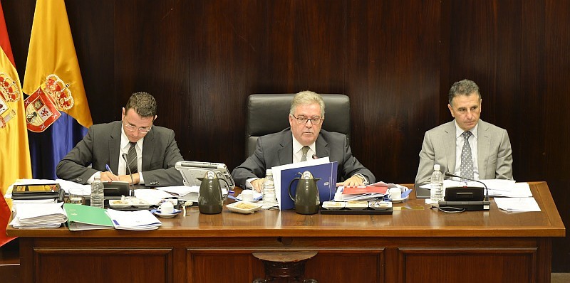 Jos� Miguel Bravo de Laguna preside el Consejo de Gobierno insular 