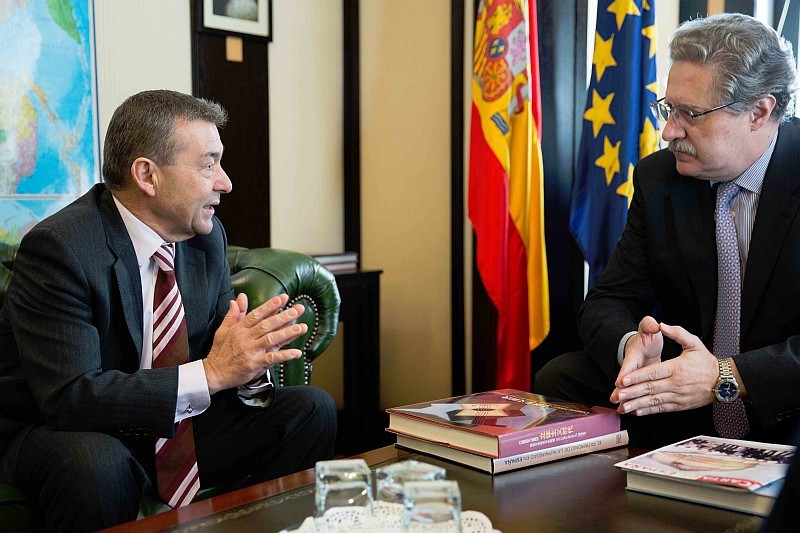 Rivero traslada la inquietud del sector tur�stico por la implantaci�n del visado biom�trico