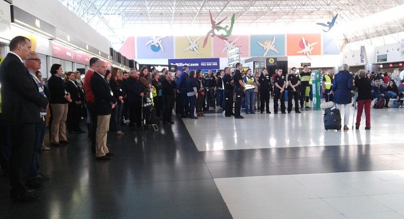 Los aeropuertos canarios guardan un minuto de silencio 
