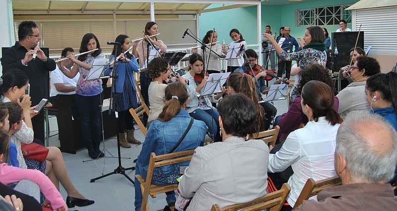 M�sica en el patio de La Escuela