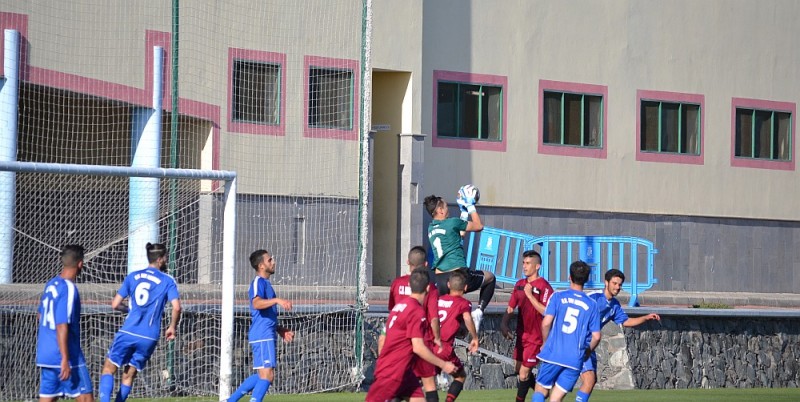La U.D. San Fernando nuevo l�der en solitario al vencer al Uni�n Puerto 3-1