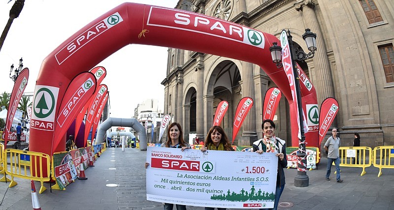 SPAR Gran Canaria entrega 1.500 euros a Aldeas Infantiles SOS