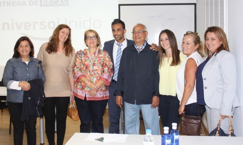 Universo Unido entrega a nueve estudiantes una beca de 2.000 euros