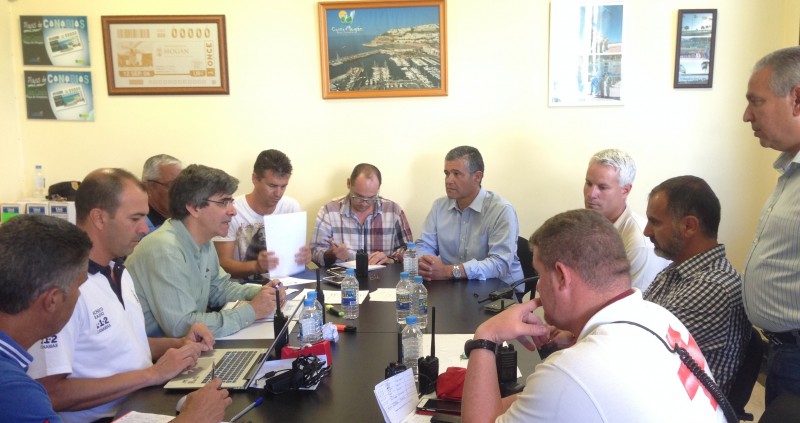 Mog�n activa sus efectivos para colaborar en la limpieza de las manchas de fuel