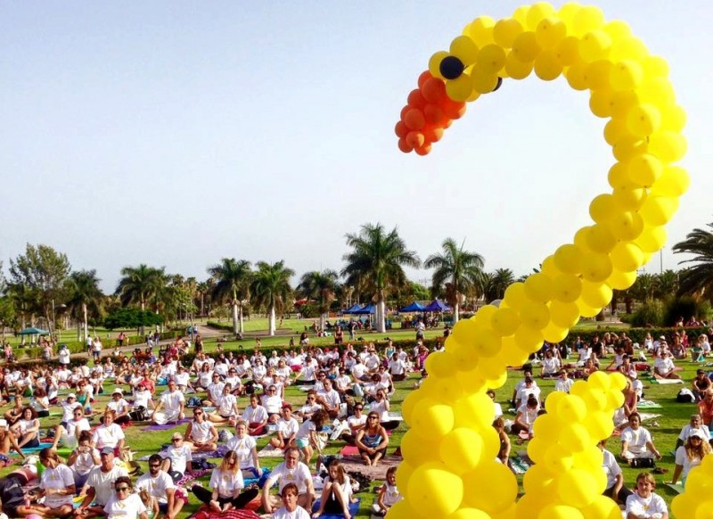 MaspalomasAlegr�a  re�ne a 1000 personas haciendo yoga en Parque Sur 