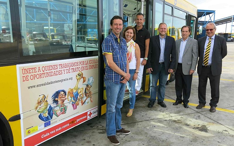 Cruz Roja promociona con Guaguas Municipales la campa�a �En realidad no tiene gracia�