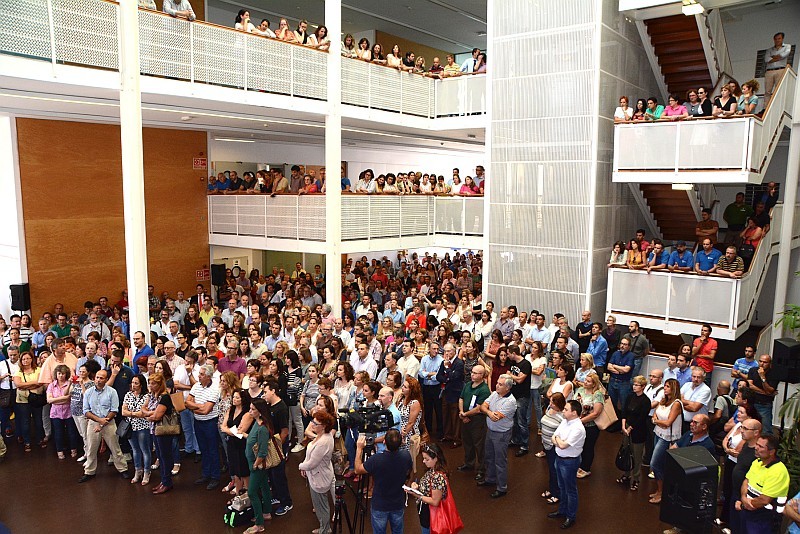 Antonio Morales se re�ne con m�s de 600 trabajadores del Cabildo  