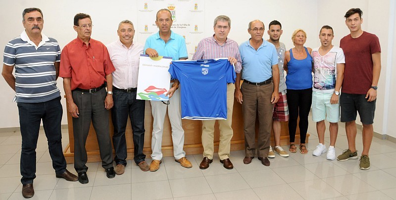 Marco Aurelio P�rez recibe a la UD San Fernando y felicita al equipo por su ascenso a 3� Divisi�n