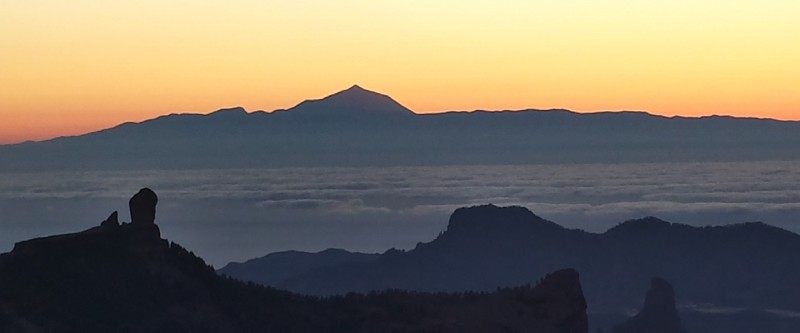 Tirajana ofrece caminatas nocturnas y excursiones en canoas