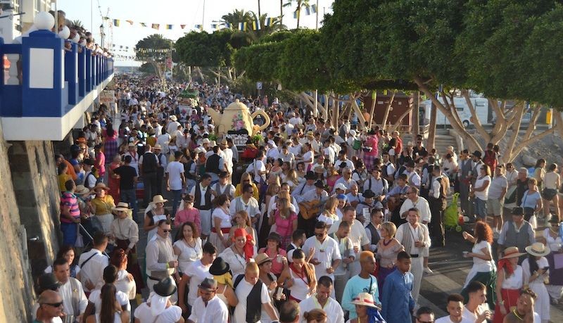 Arguinegu�n congrega a miles de romeros 