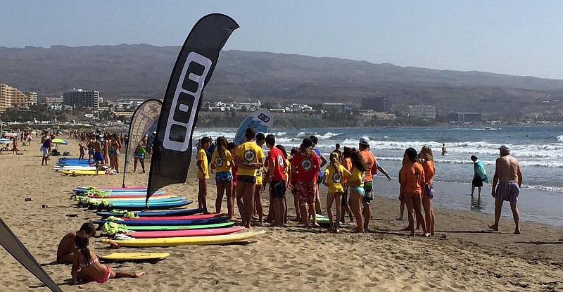�xito de participaci�n de las 5� Jornadas de Surf y Paddle Surf en Maspalomas  