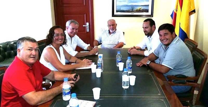 El Ayuntamiento pone freno a la privatizaci�n de playa Mog�n   