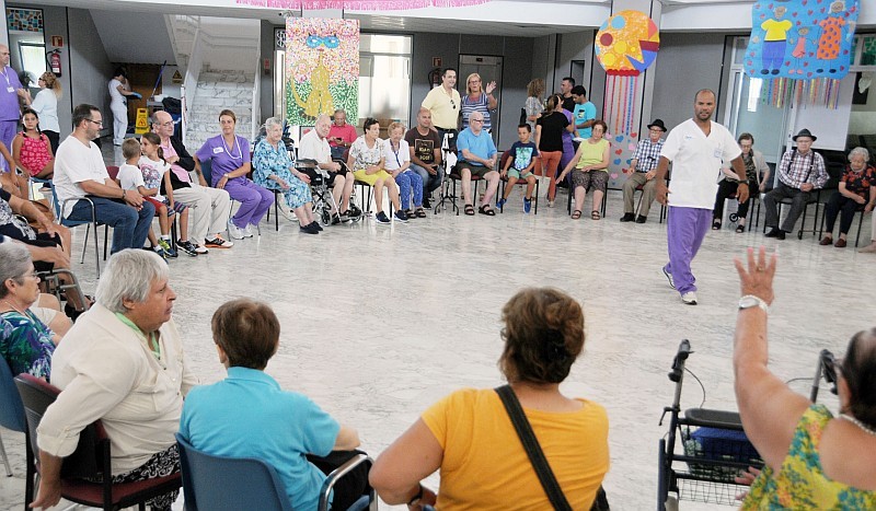 Abuelos y nietos celebran su fiesta en Maspalomas