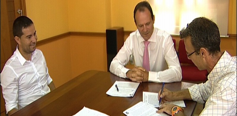 Ag�imes firma un convenio para la creaci�n de la primera Escuela de Vela en Tierra de Canarias