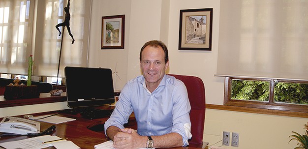 Ag�imes por las energ�as renovables y contra la planta de gas