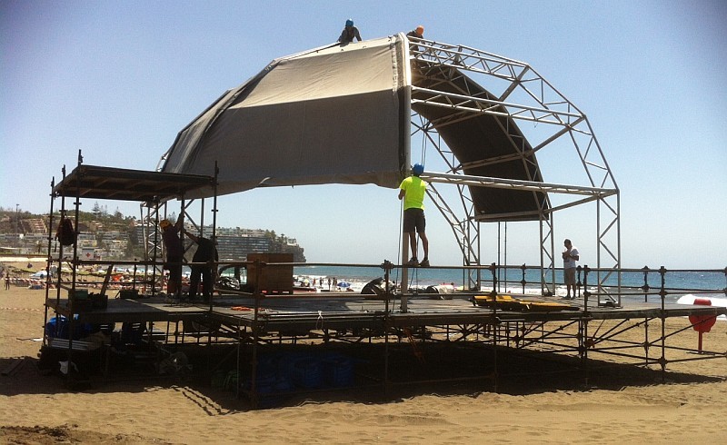 El escenario del Festival de Soul coge cuerpo en la Playa de San Agust�n