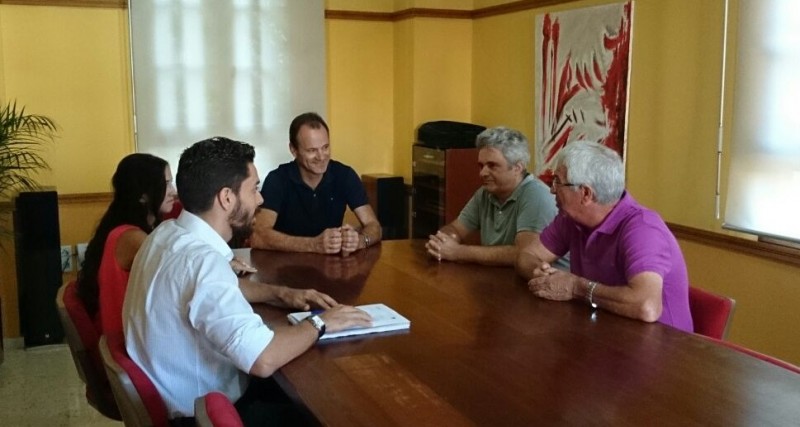 El alcalde de Ag�imes se re�ne con los responsables del Centro de Educaci�n de Adultos de Ag�imes e Ingenio 