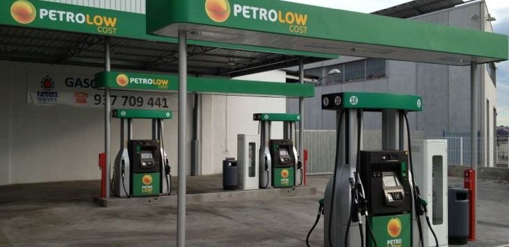 Los canarios que repostan carburantes low cost podr�an dejar de recorrer hasta 858 km al a�o 