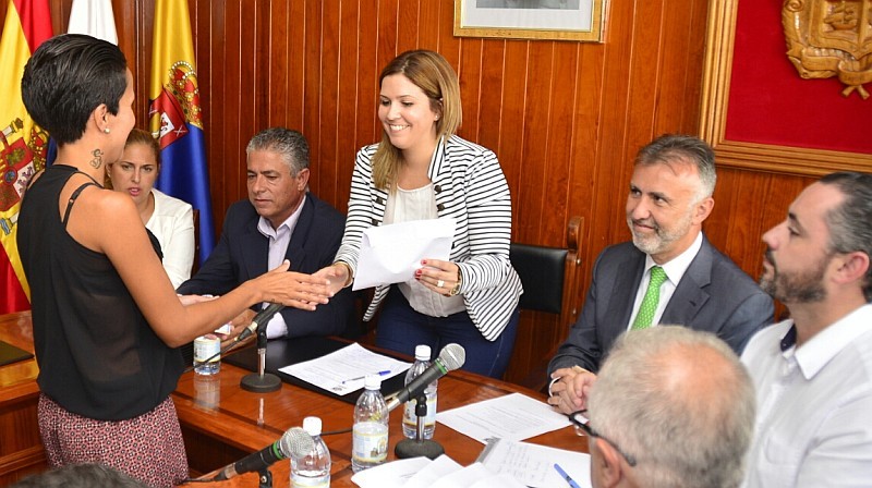 El Cabildo entrega a 15 familias de La Aldea las llaves de las casas adjudicadas 