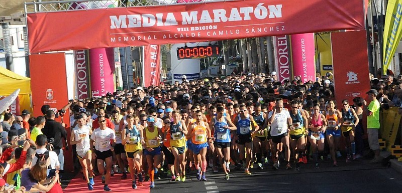 Santa Luc�a pone en marcha la IX Media Marat�n Alcalde Camilo S�nchez 