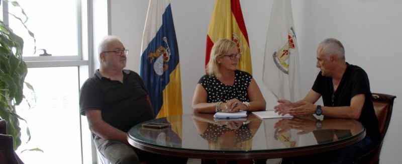 �Palillo� expone el proyecto de la escuela �acagua de f�tbol sala al Ayuntamiento Tirajanero   