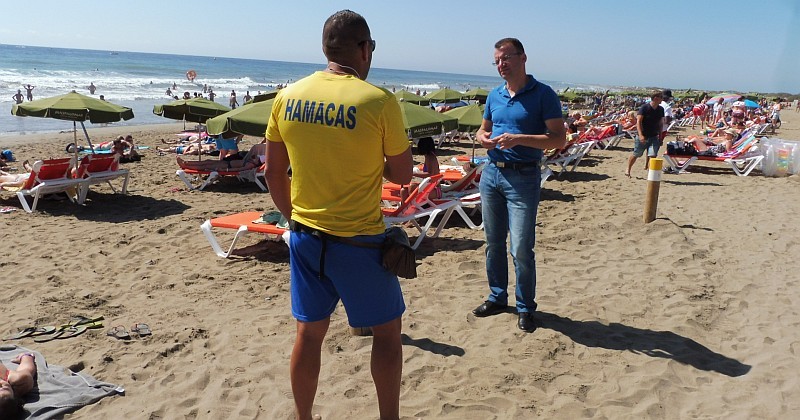 Renuevan las hamacas y sombrillas del sur