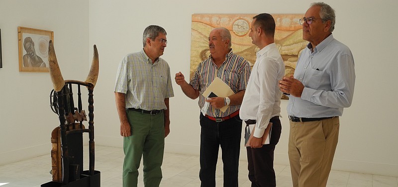 Marco Aurelio visita la exposici�n de Pepe D�maso en Casa �frica