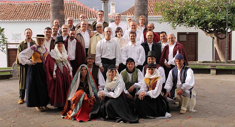 El folclore y el baile tradicional de toda Canarias se dan cita en Teror