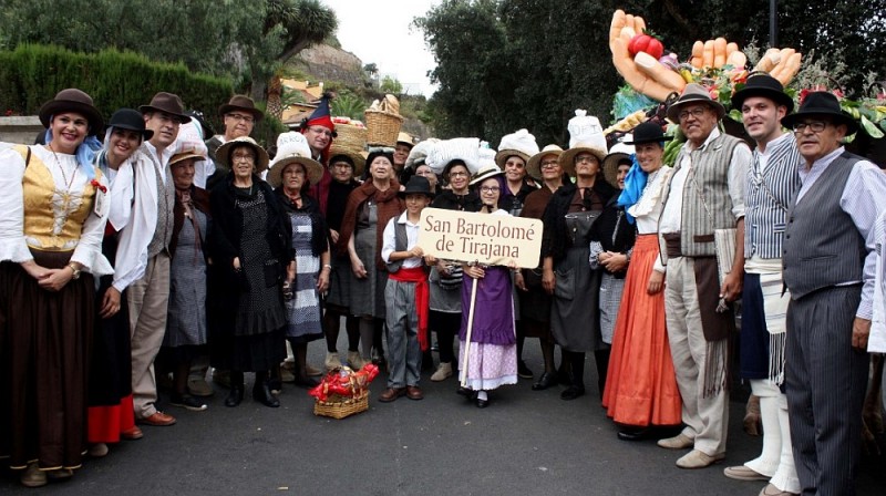 Tirajana rinde con sus manos tributo a la Virgen del Pino